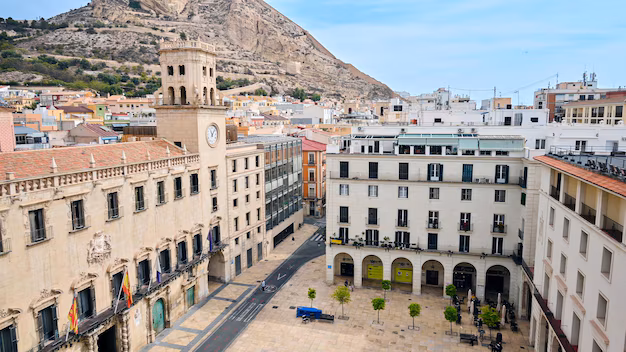 Alicante se prepara para un año récord en turismo con nuevas estrategias de promoción internacional